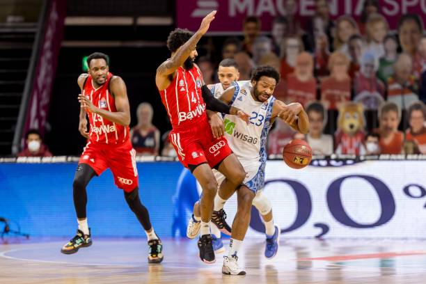 在替补席上 在替补席上