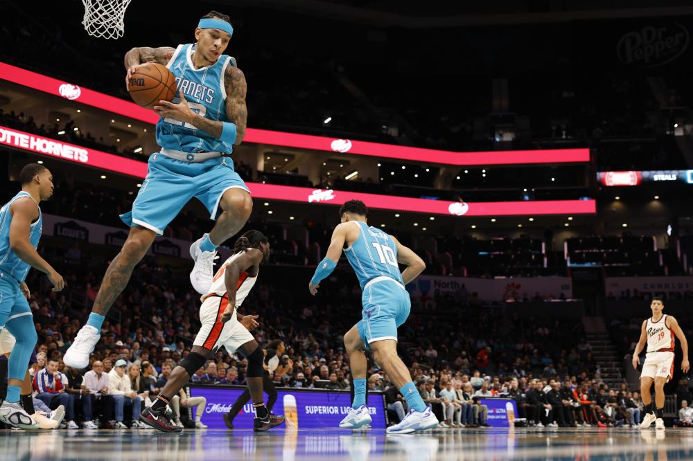 充满悬念和 充满悬念和